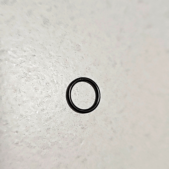 3 nose rings, 2 snap into place and 1 U-shaped ring - Picture 3 of 4